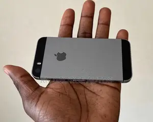 Apple iPhone SE 32 GB Silver