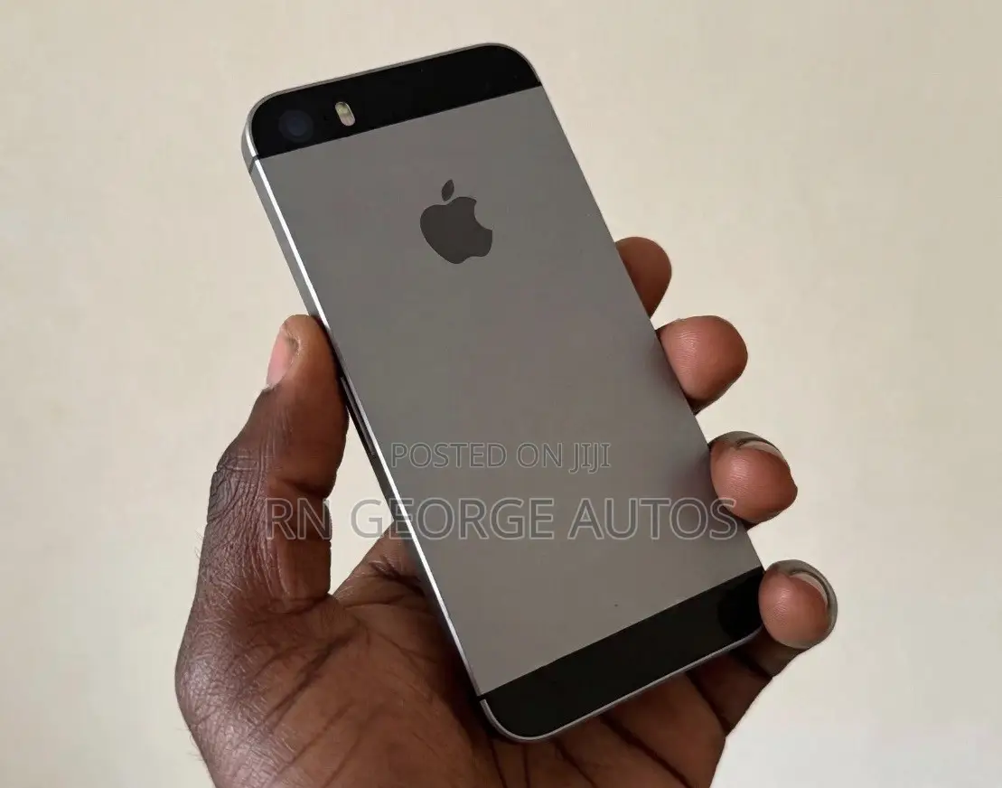 Apple iPhone SE 32 GB Silver