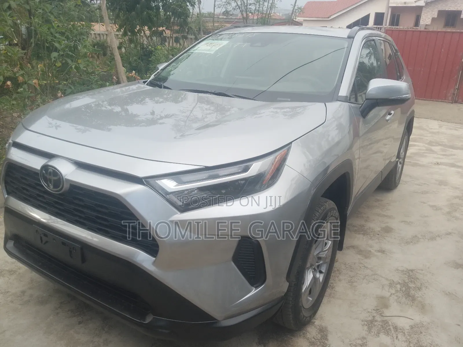Toyota RAV4 XLE AWD 2023 Silver