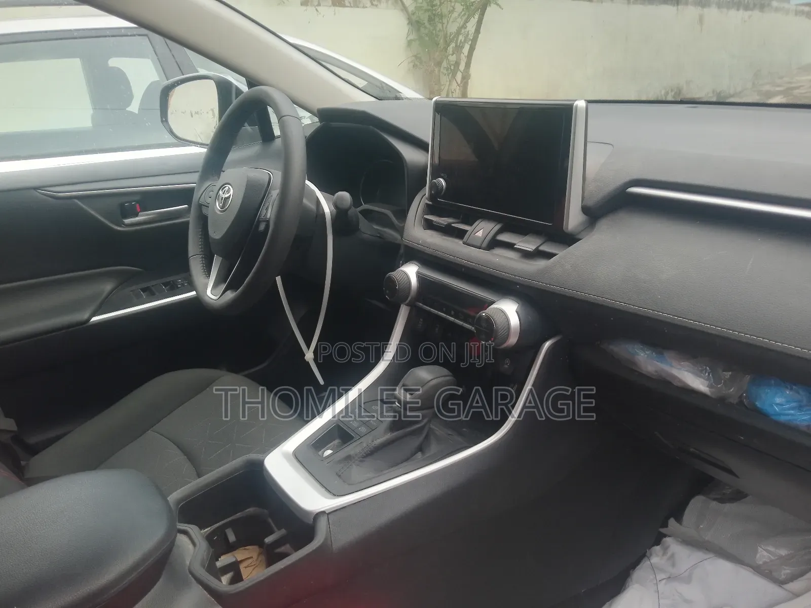 Toyota RAV4 XLE AWD 2023 Silver