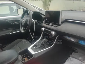 Toyota RAV4 XLE AWD 2023 Silver