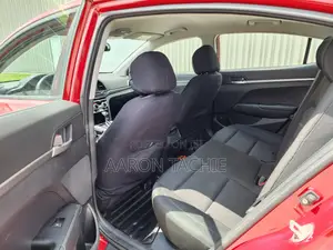 Hyundai Elantra SE 2019 Red