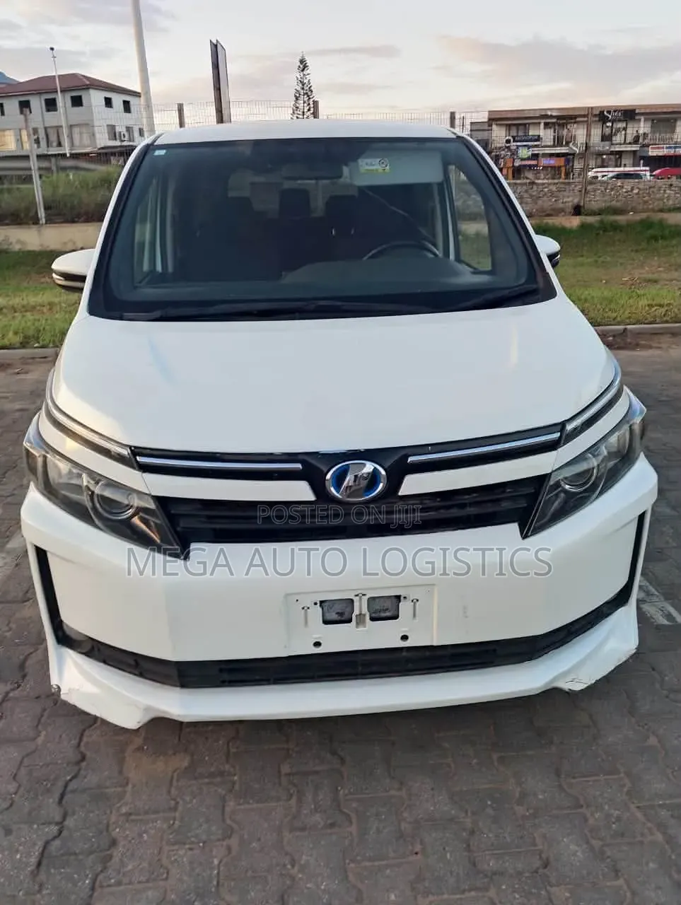Toyota Voxy Hybrid X 2WD 7-Seater 2015 White
