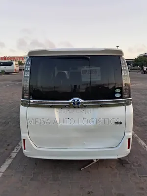 Toyota Voxy Hybrid X 2WD 7-Seater 2015 White