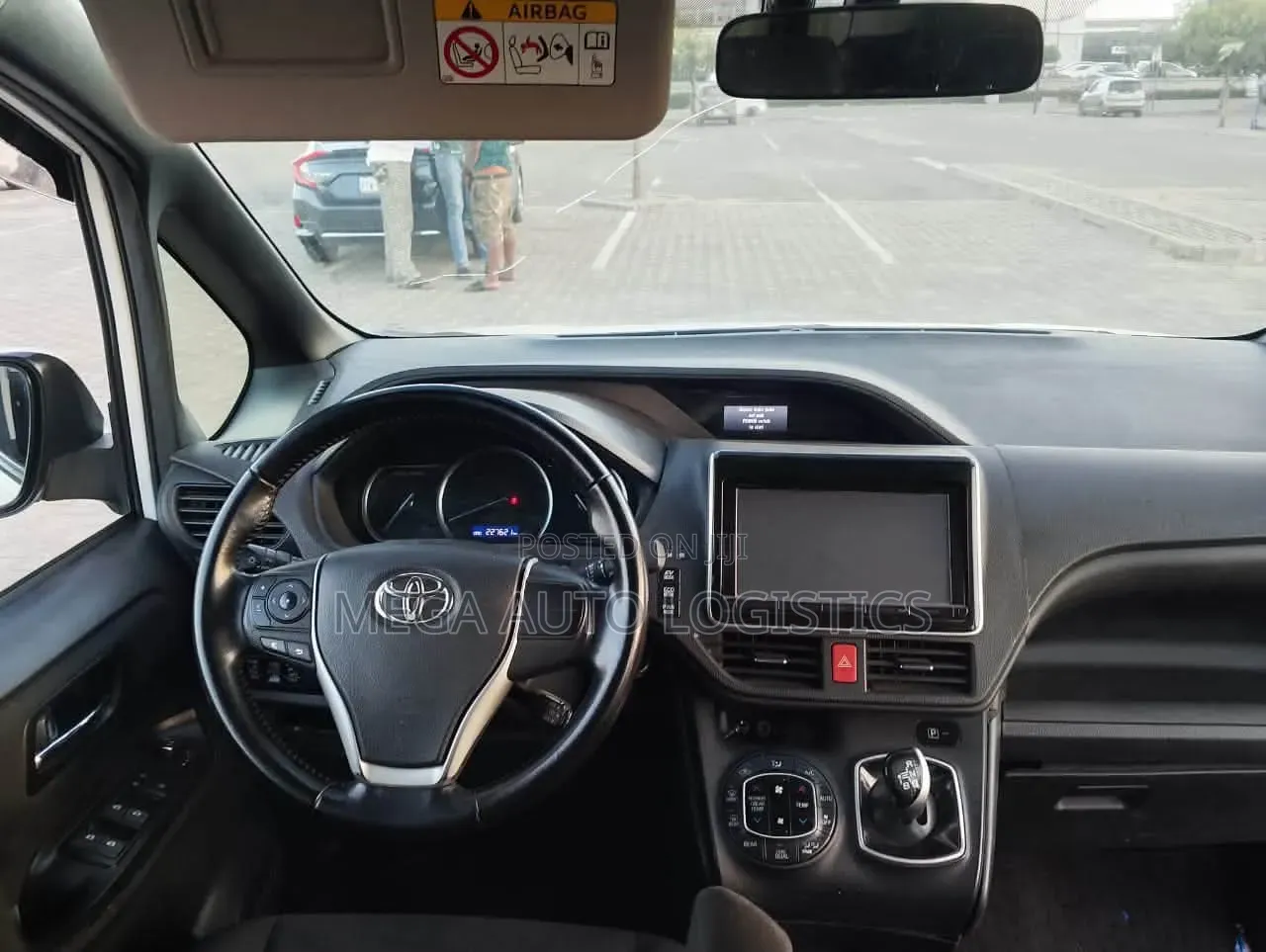 Toyota Voxy Hybrid X 2WD 7-Seater 2015 White