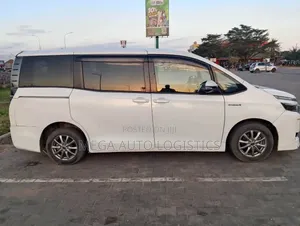 Toyota Voxy Hybrid X 2WD 7-Seater 2015 White