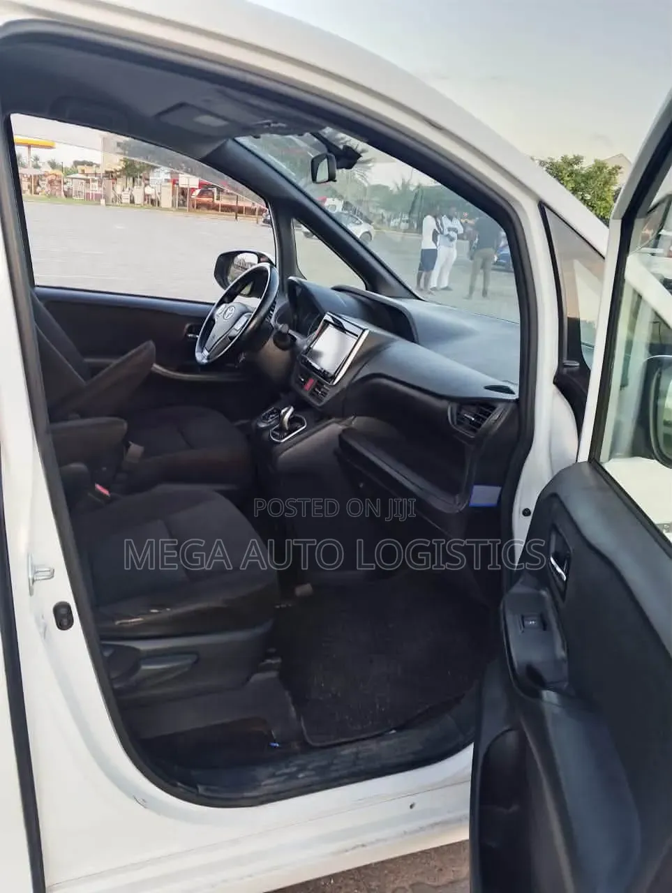 Toyota Voxy Hybrid X 2WD 7-Seater 2015 White