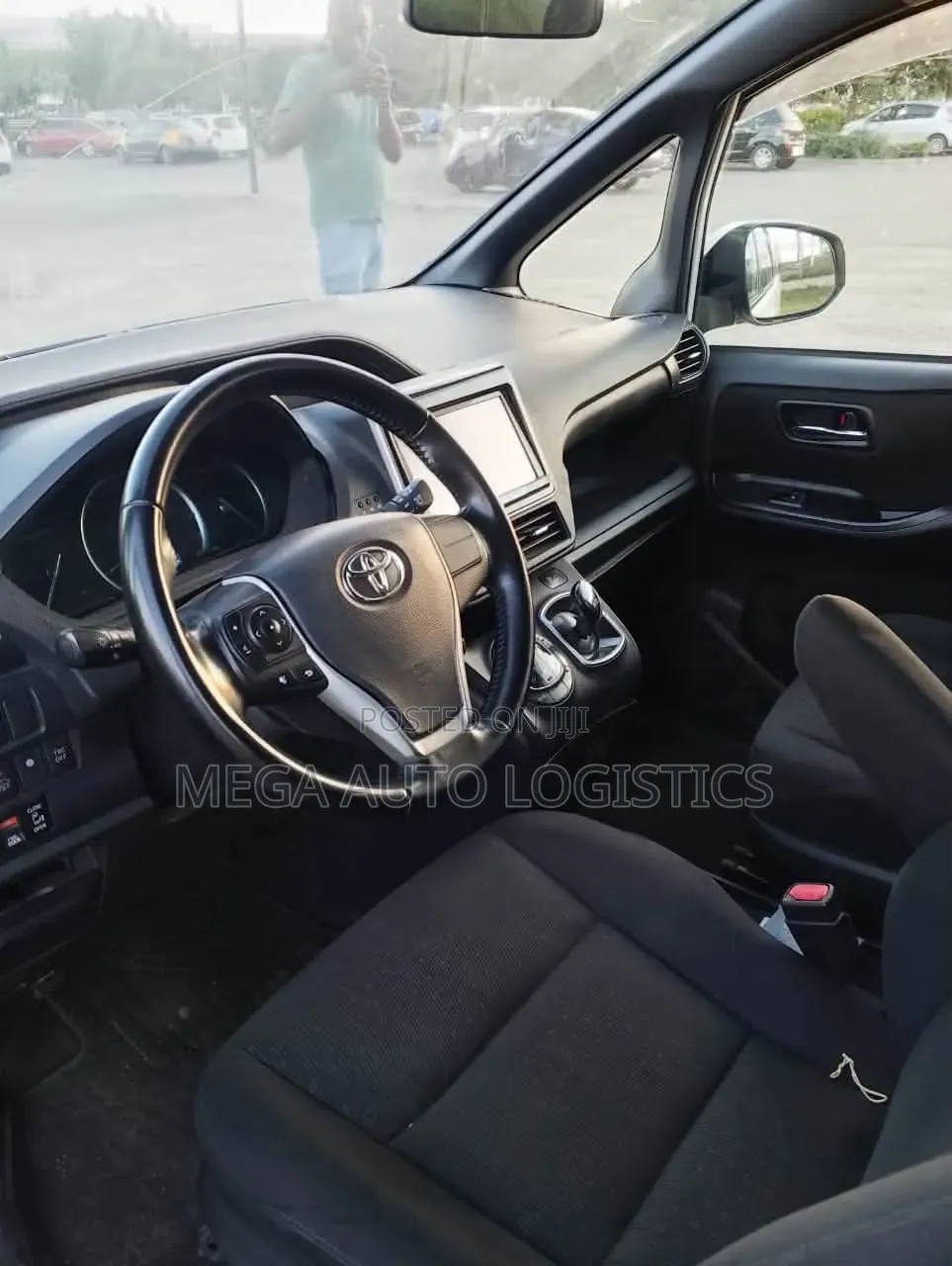 Toyota Voxy Hybrid X 2WD 7-Seater 2015 White