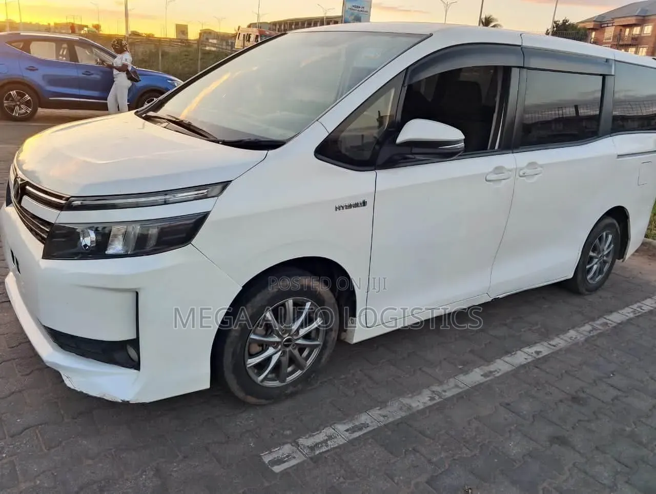 Toyota Voxy Hybrid X 2WD 7-Seater 2015 White