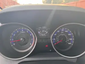 Hyundai Elantra SE 4dr Sedan (1.8L 4cyl 6A) 2015 Red