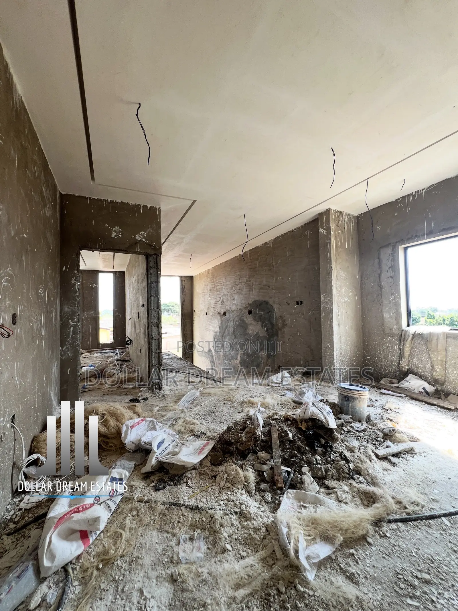 4bdrm Duplex in North Legon for sale