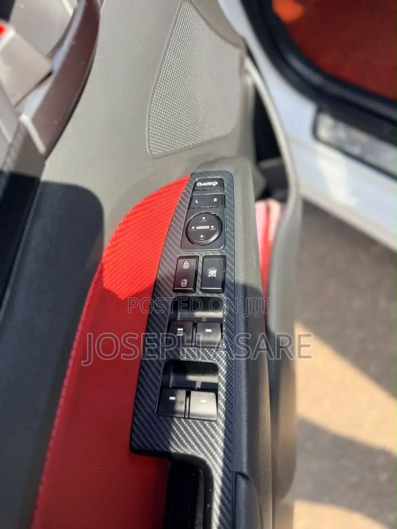 Hyundai Avante 2017 White