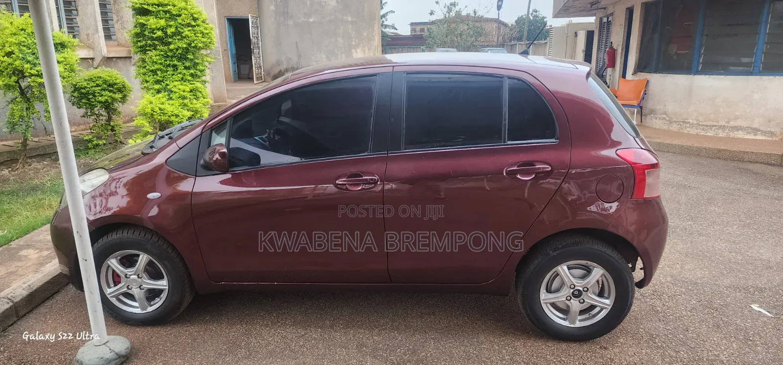Toyota Vitz 1.3 FWD 3dr 2010 Burgundy