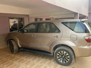 Toyota Fortuner 2.5 D AWD 2009 Gold