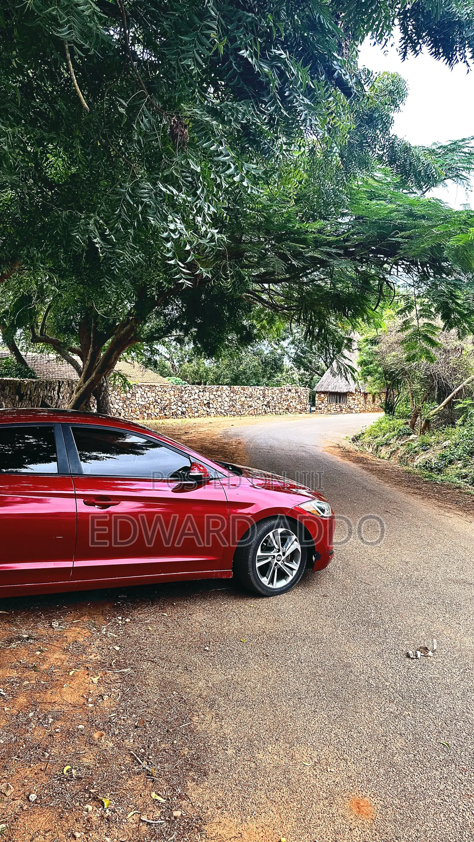 Hyundai Elantra Limited Sedan FWD (2.0L 4cyl 6A) 2017 Red