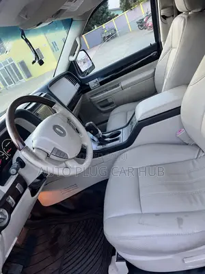 Lincoln Navigator L 2010 Red