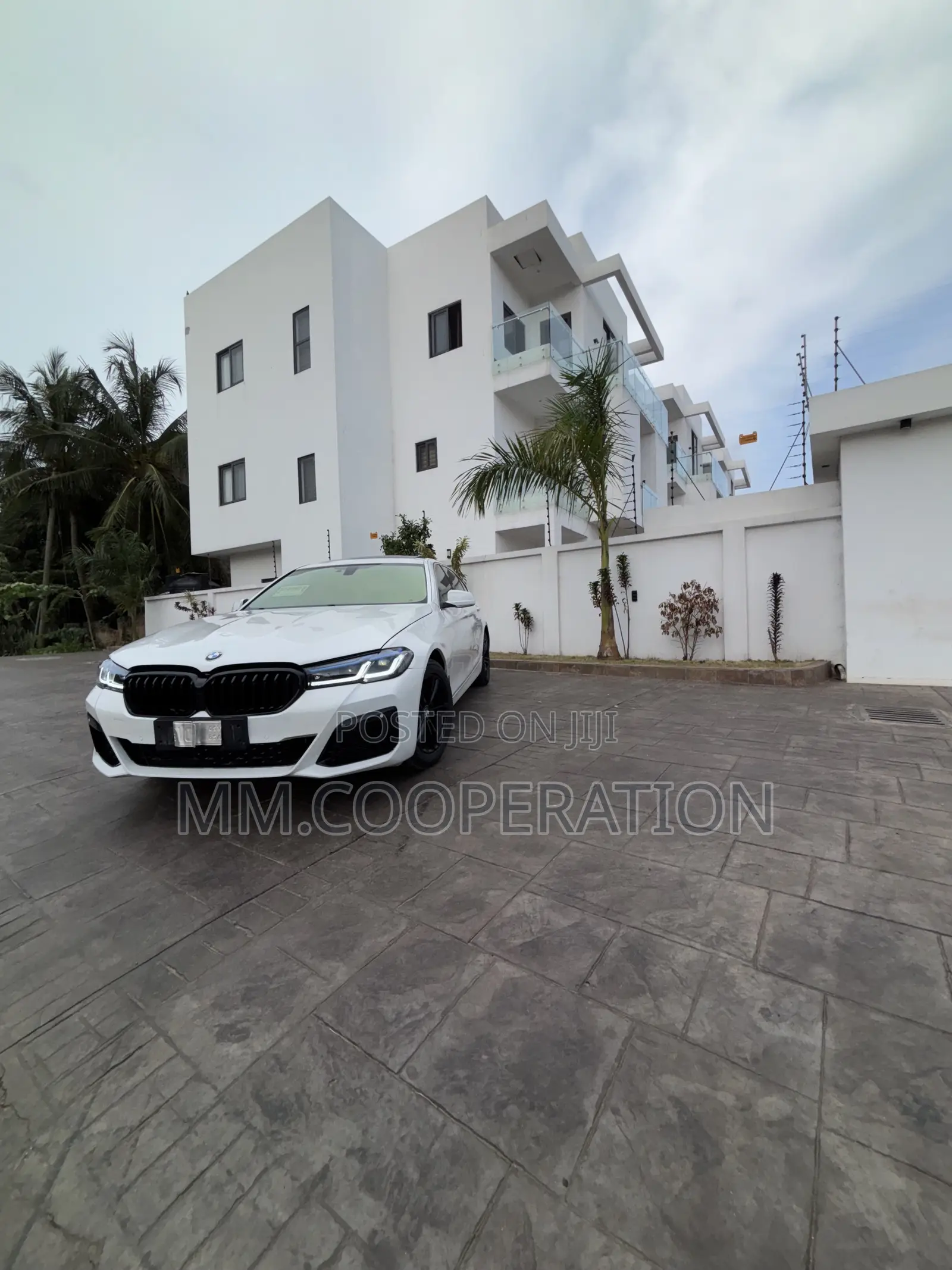 BMW 525i 2019 White