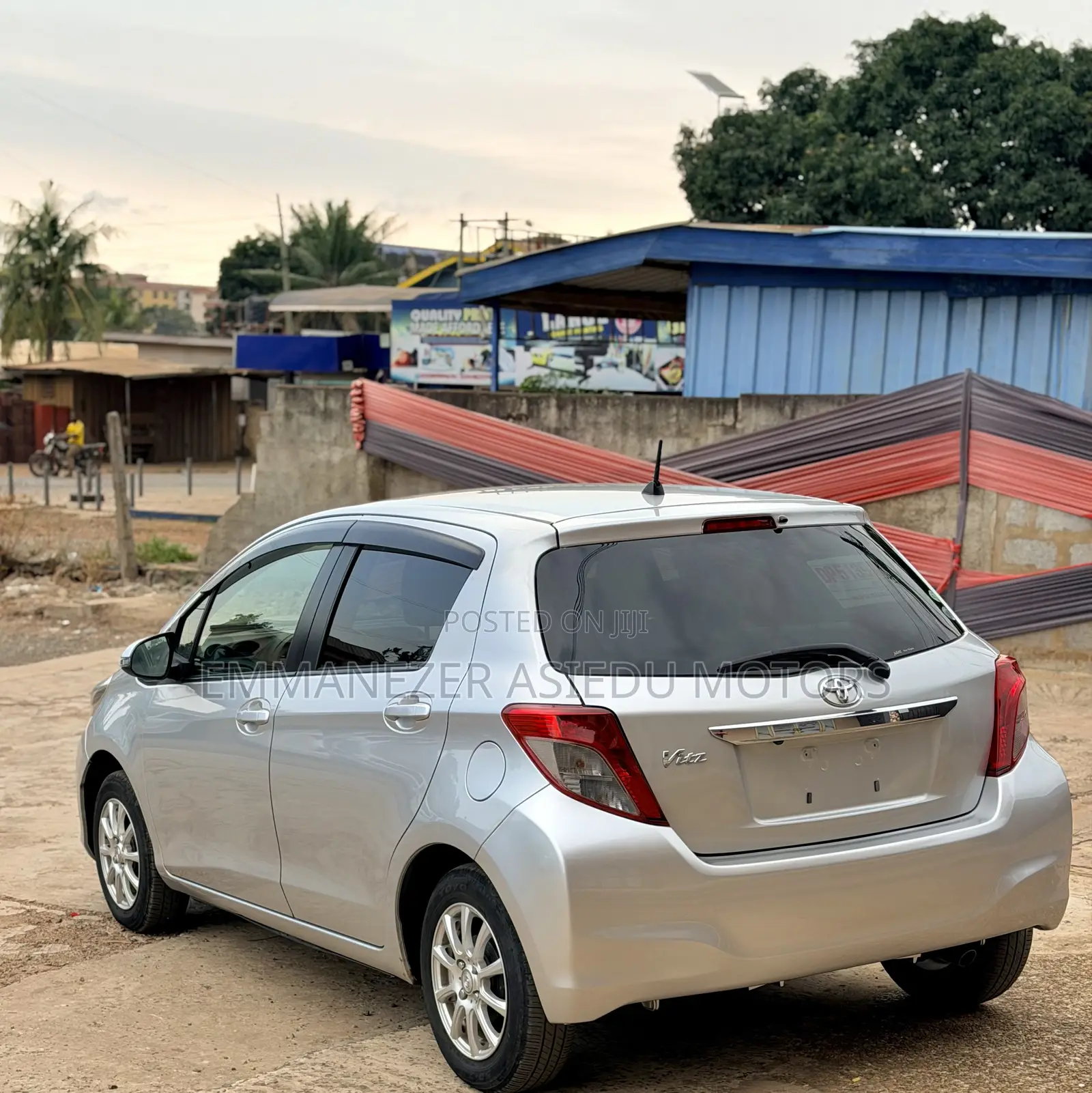 Toyota Vitz 1.3 FWD 5dr 2013 Silver