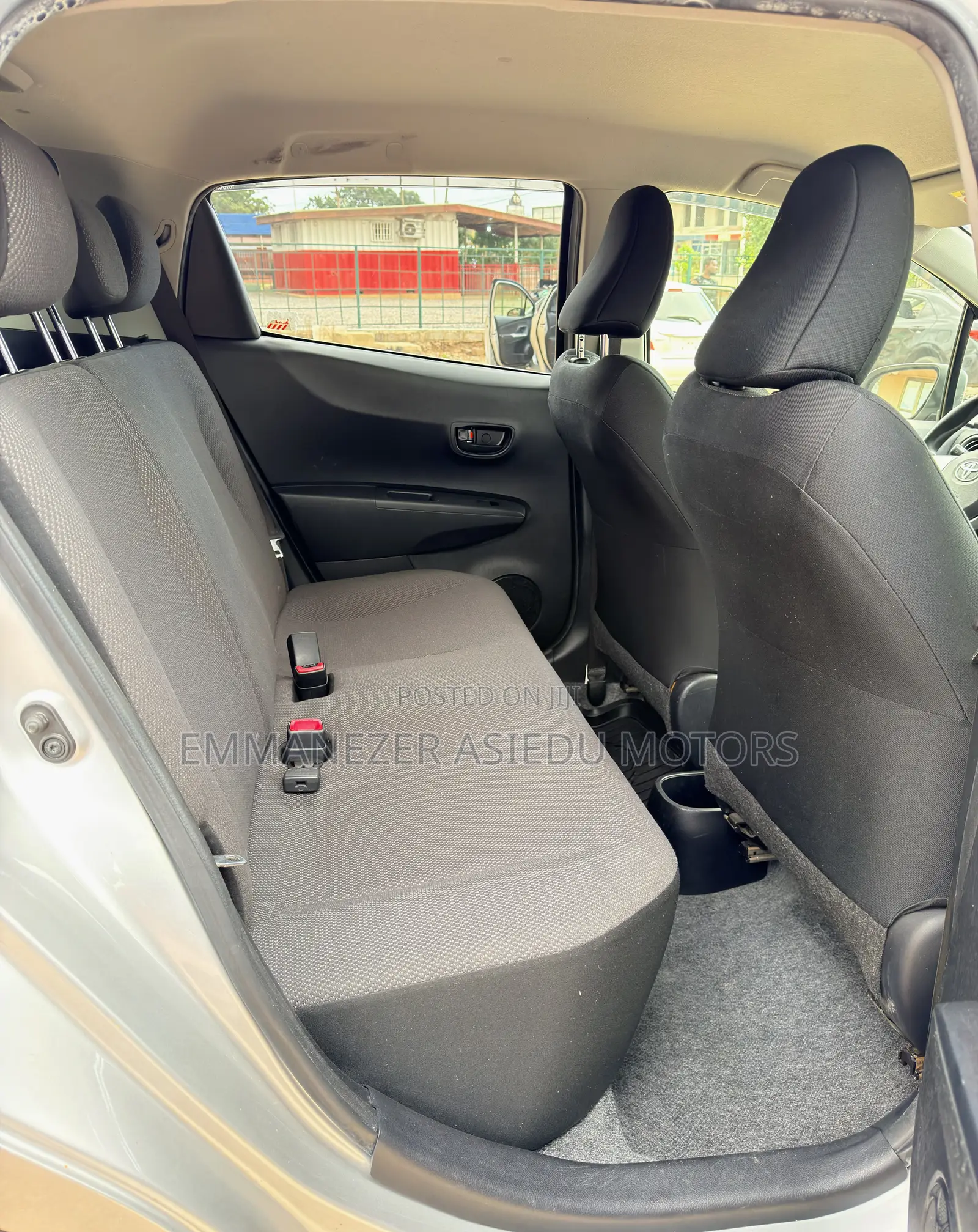 Toyota Vitz 1.3 FWD 5dr 2013 Silver
