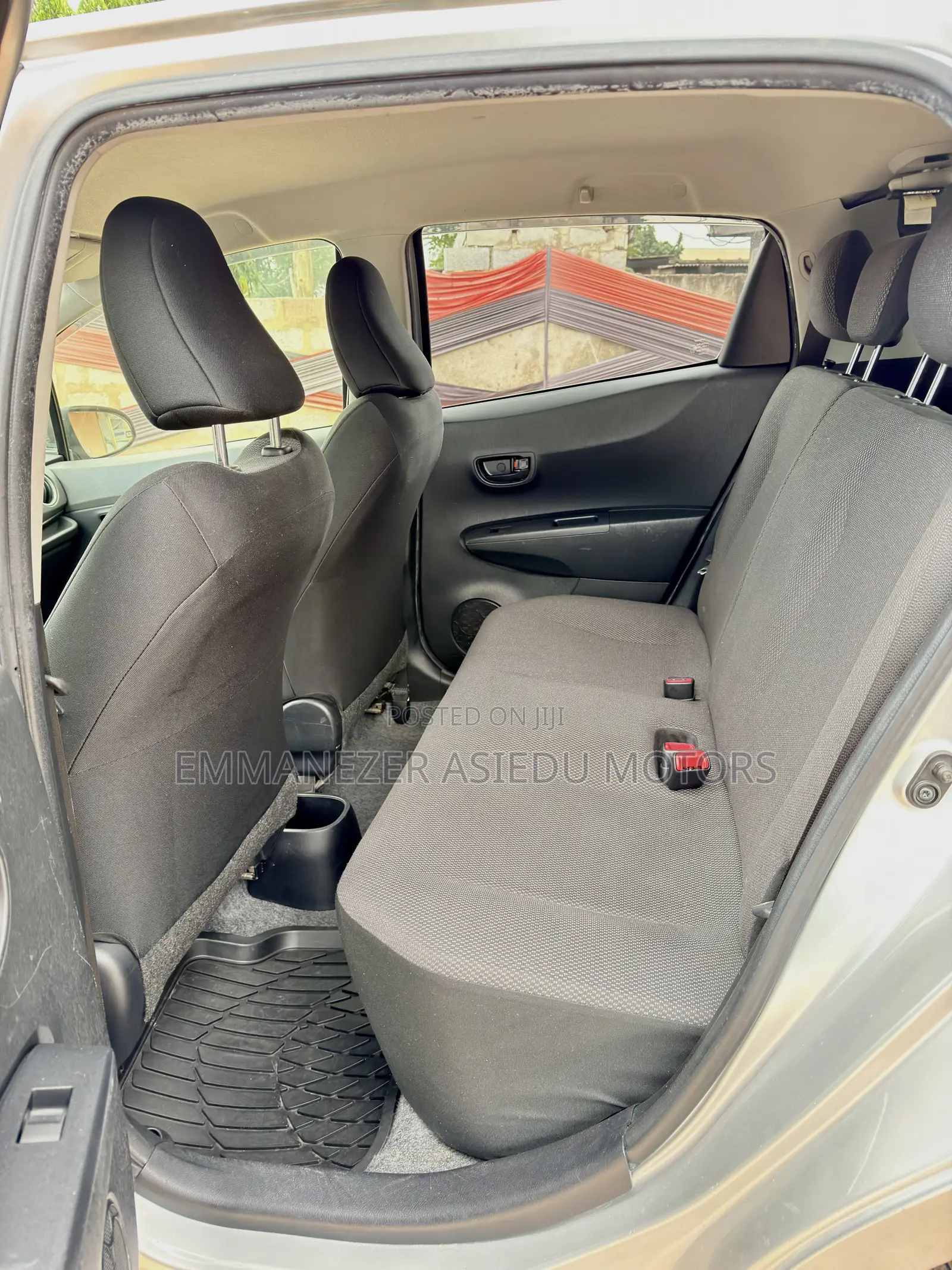 Toyota Vitz 1.3 FWD 5dr 2013 Silver