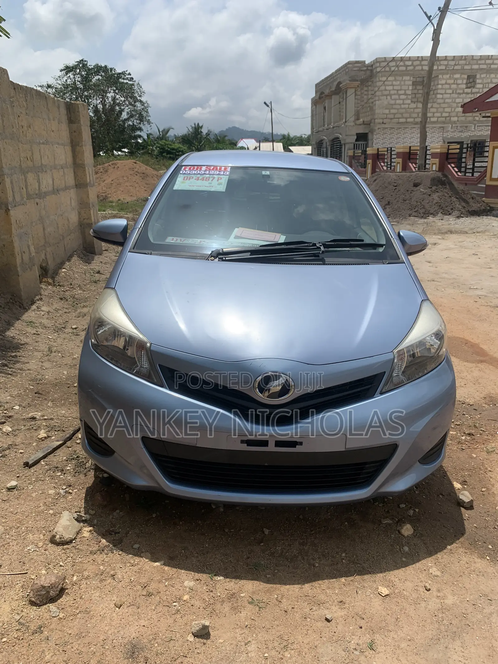 Toyota Vitz 1.3 AWD 5dr 2014 Blue