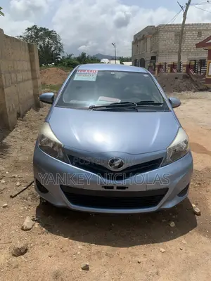 Toyota Vitz 1.3 AWD 5dr 2014 Blue