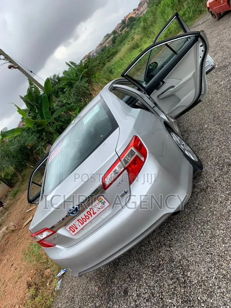 Toyota Camry XLE 4dr Sedan (2.5L 4cyl 6A) 2014 Silver