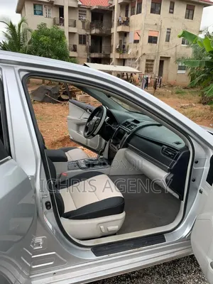 Toyota Camry XLE 4dr Sedan (2.5L 4cyl 6A) 2014 Silver