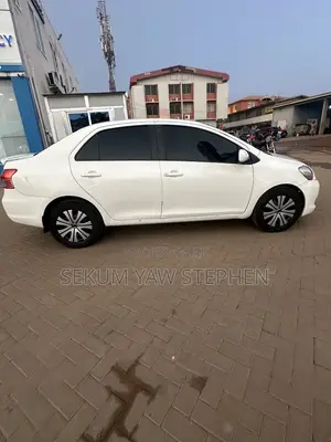 Toyota Yaris 2010 White