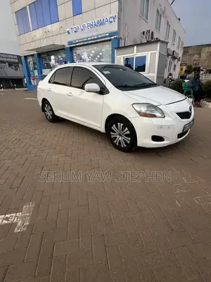 Toyota Yaris 2010 White