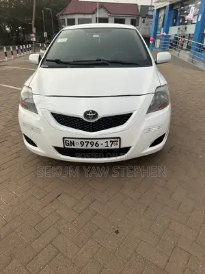 Toyota Yaris 2010 White