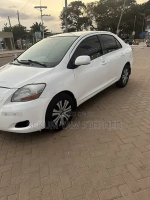 Toyota Yaris 2010 White