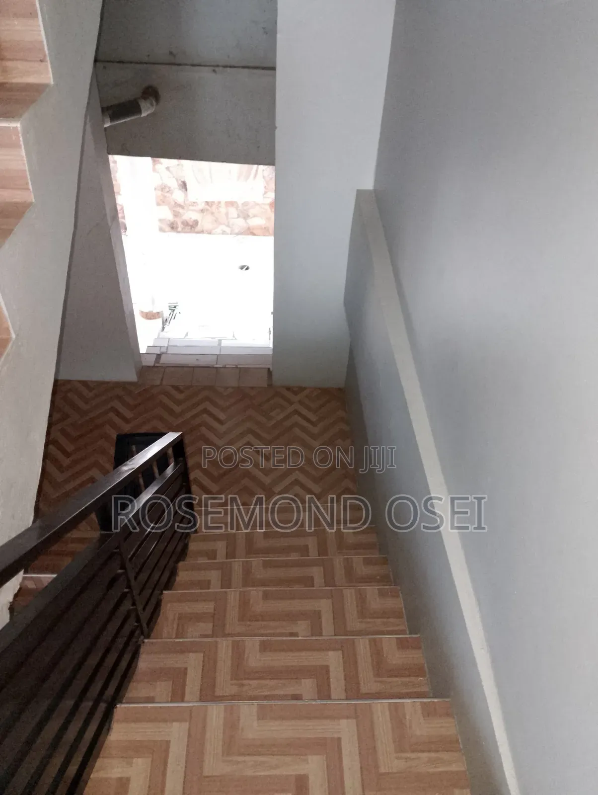 3bdrm Apartment in Madina, Zongo Junction for rent