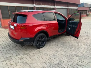 Toyota RAV4 LE 4dr SUV (2.5L 4cyl 6A) 2015 Red