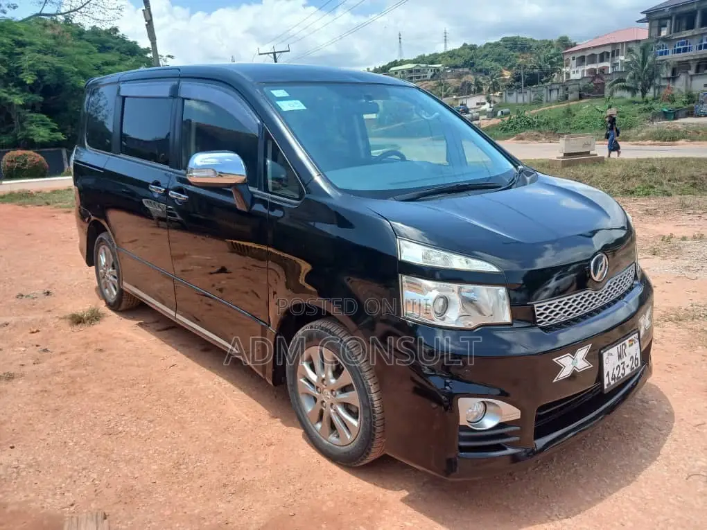Toyota Voxy 2013 Black