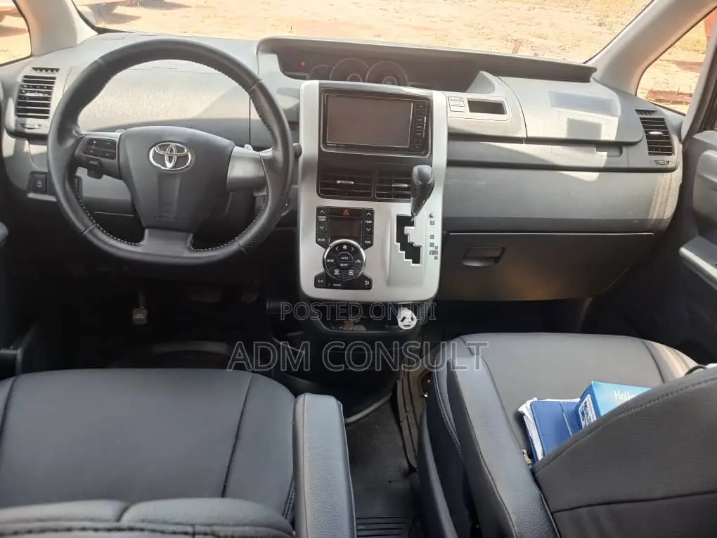 Toyota Voxy 2013 Black