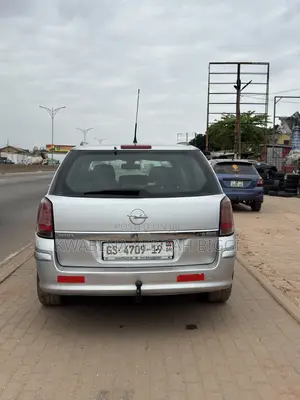 Opel Astra 1.9 CDTi Enjoy 2011 Silver