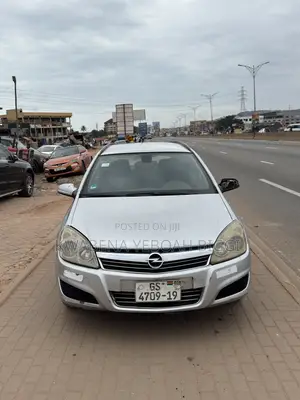 Opel Astra 1.9 CDTi Enjoy 2011 Silver