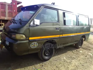 Hyundai H-100 2004 Green