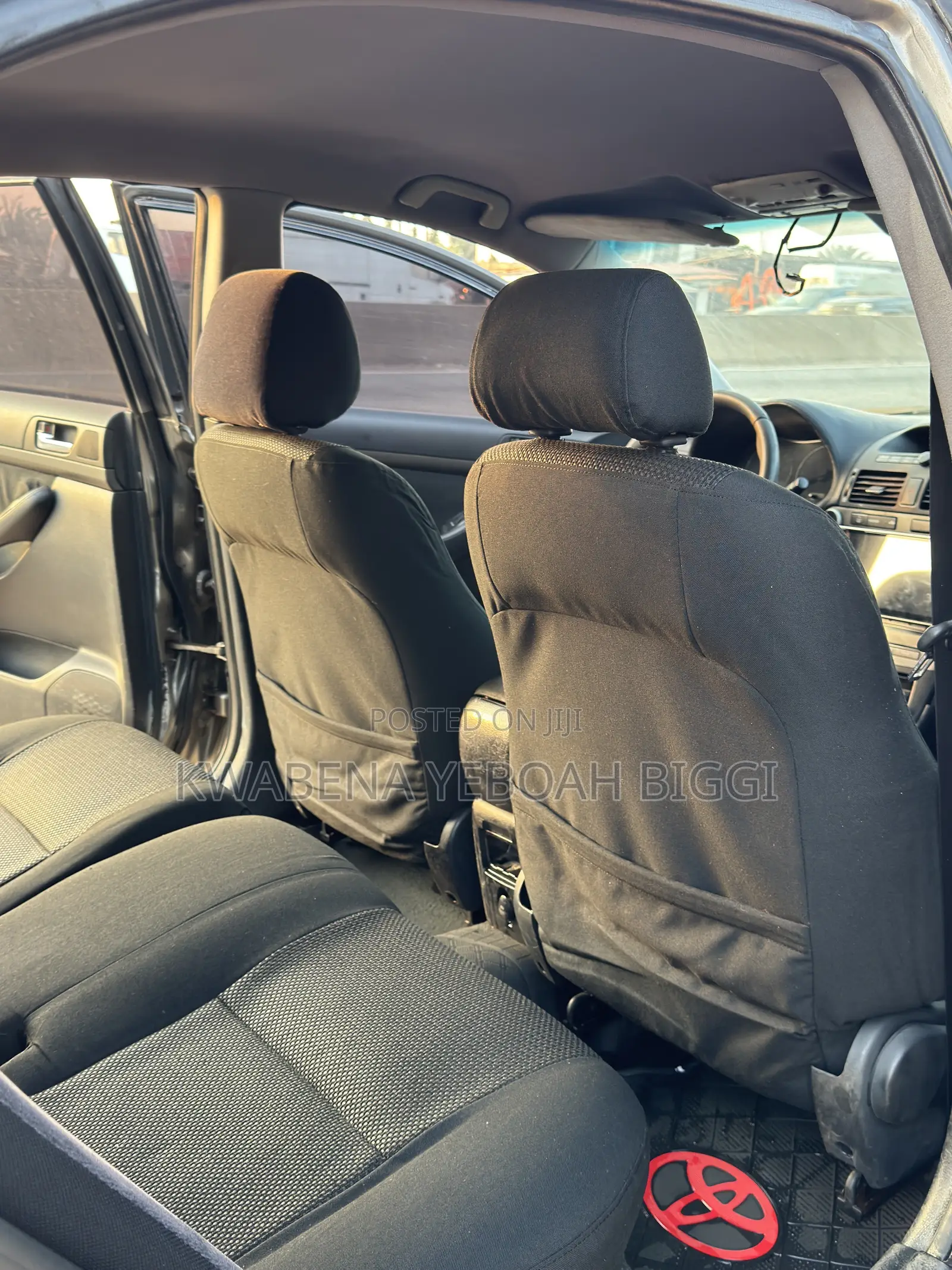 Toyota Avensis 2010 Gray