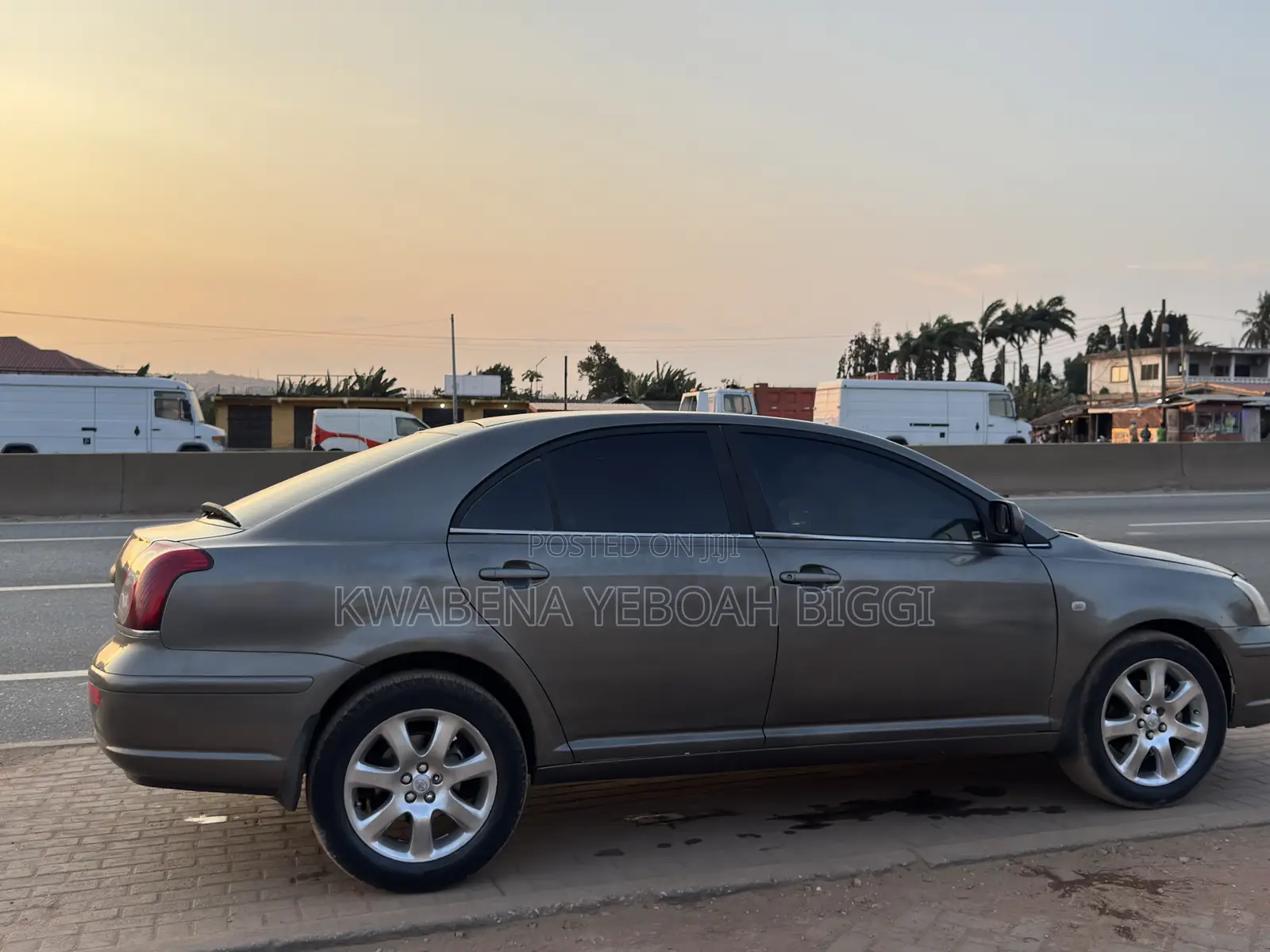 Toyota Avensis 2010 Gray