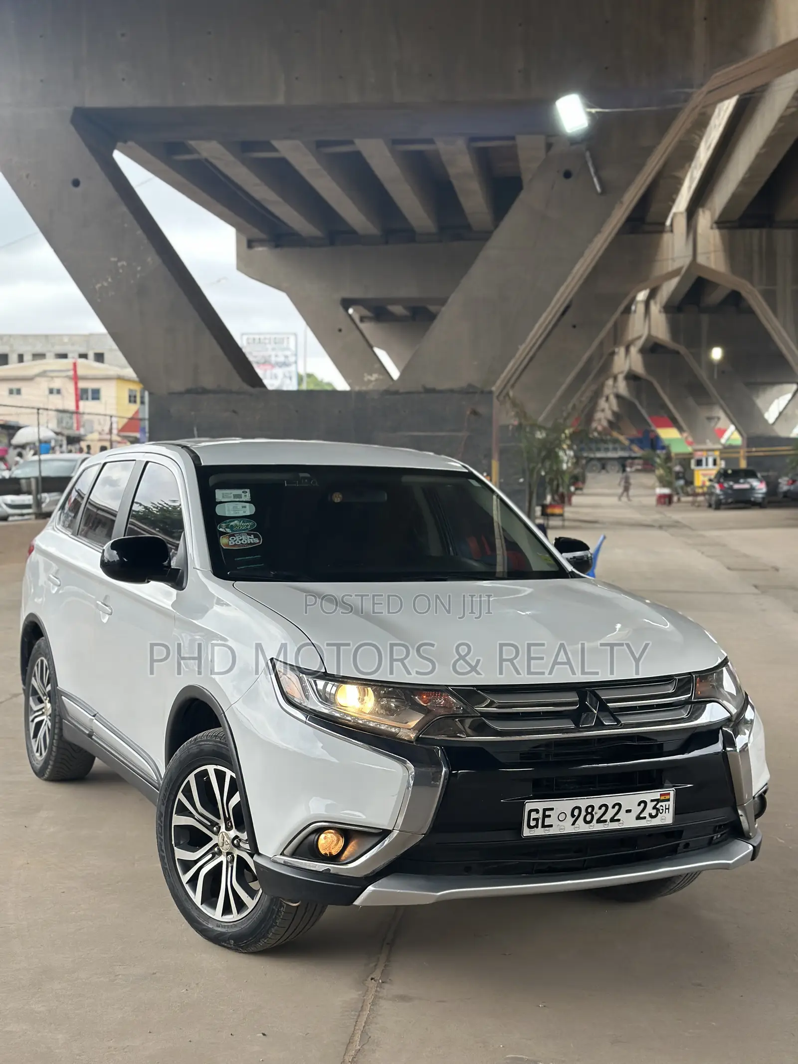 Mitsubishi Outlander SE 4dr SUV AWD (2.4L 4cyl CVT) 2015 White