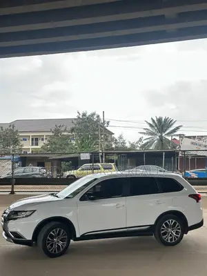 Mitsubishi Outlander SE 4dr SUV AWD (2.4L 4cyl CVT) 2015 White