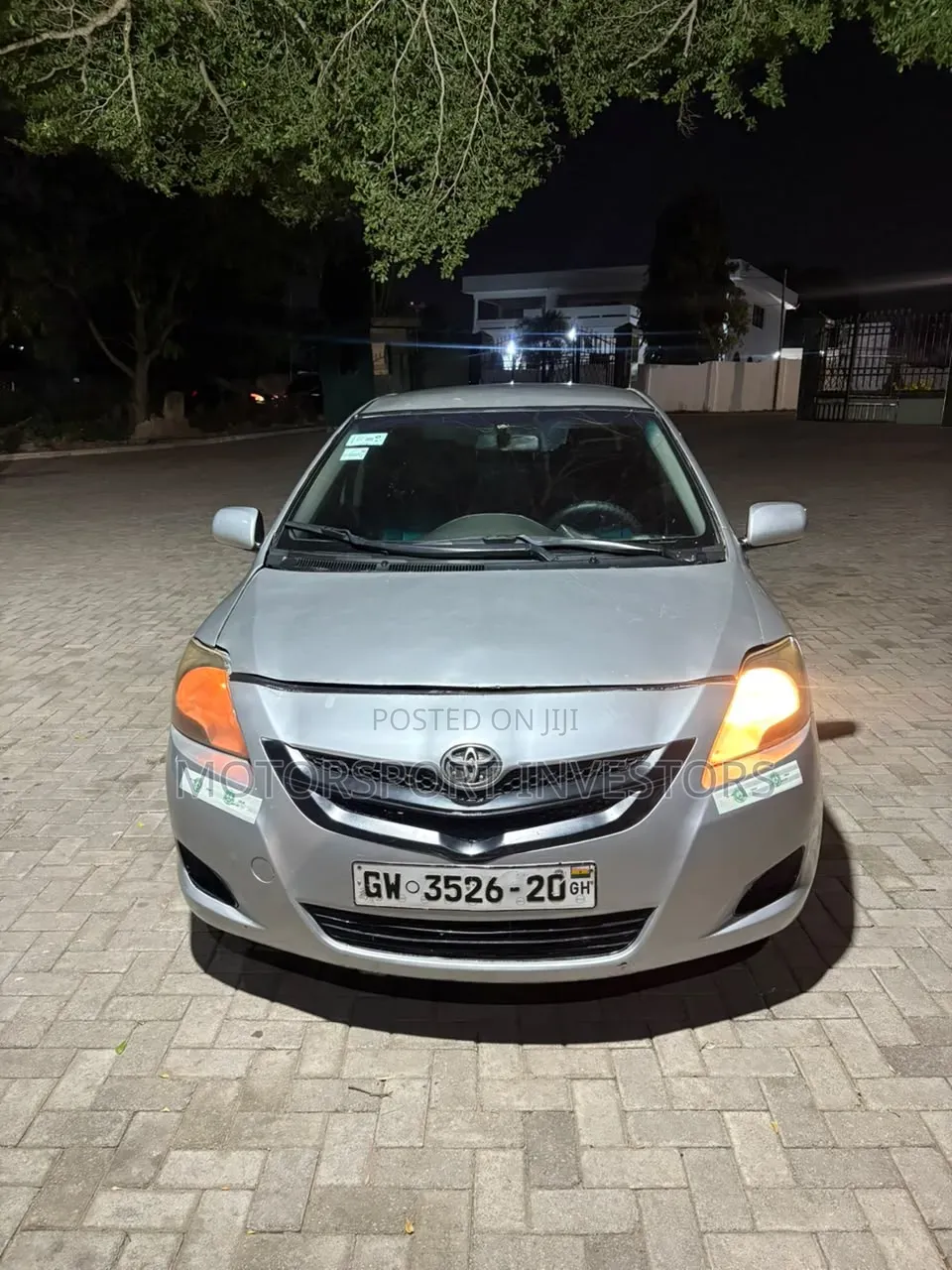 Toyota Yaris Base Sedan 4dr 2010 Silver