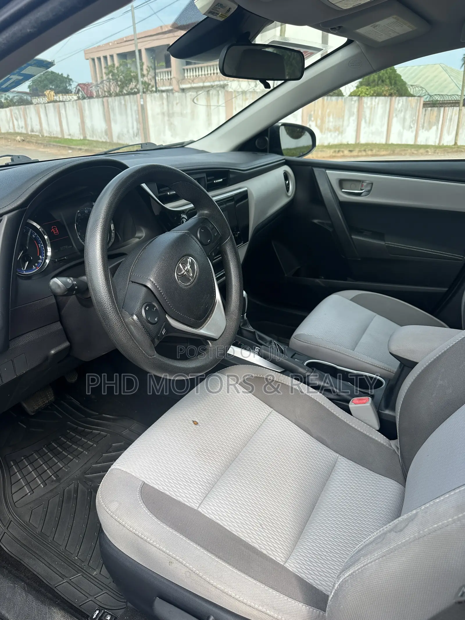 Toyota Corolla LE (1.8L 4cyl 2A) 2018