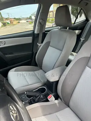 Toyota Corolla LE (1.8L 4cyl 2A) 2018
