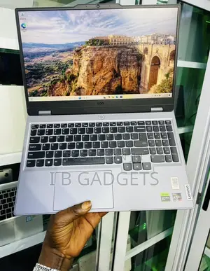 Laptop Lenovo LOQ 15ARP9 16GB Intel Core i7 SSD 512GB