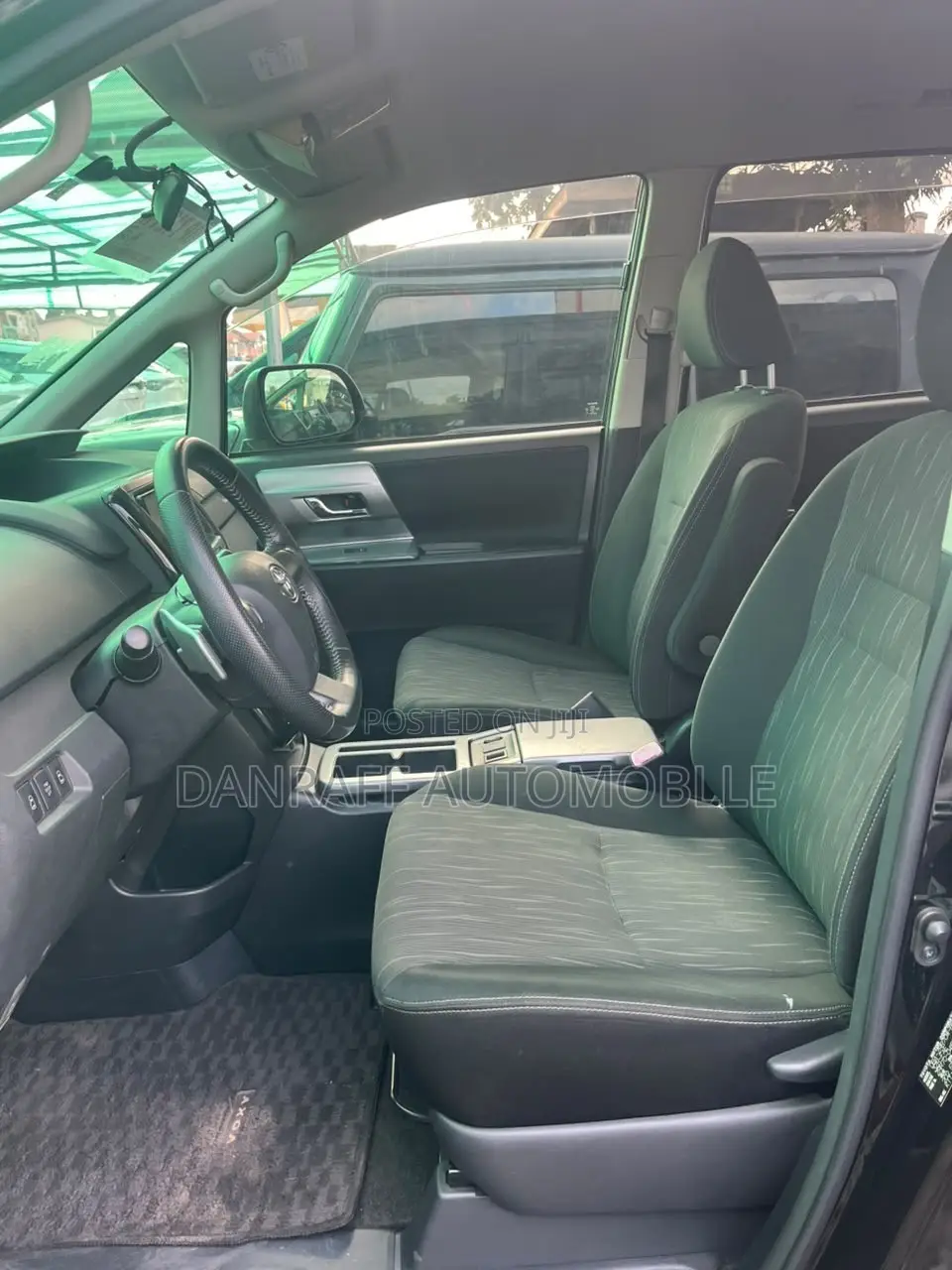 Toyota Voxy X L Edition 2WD 7-Seater 2012 Black
