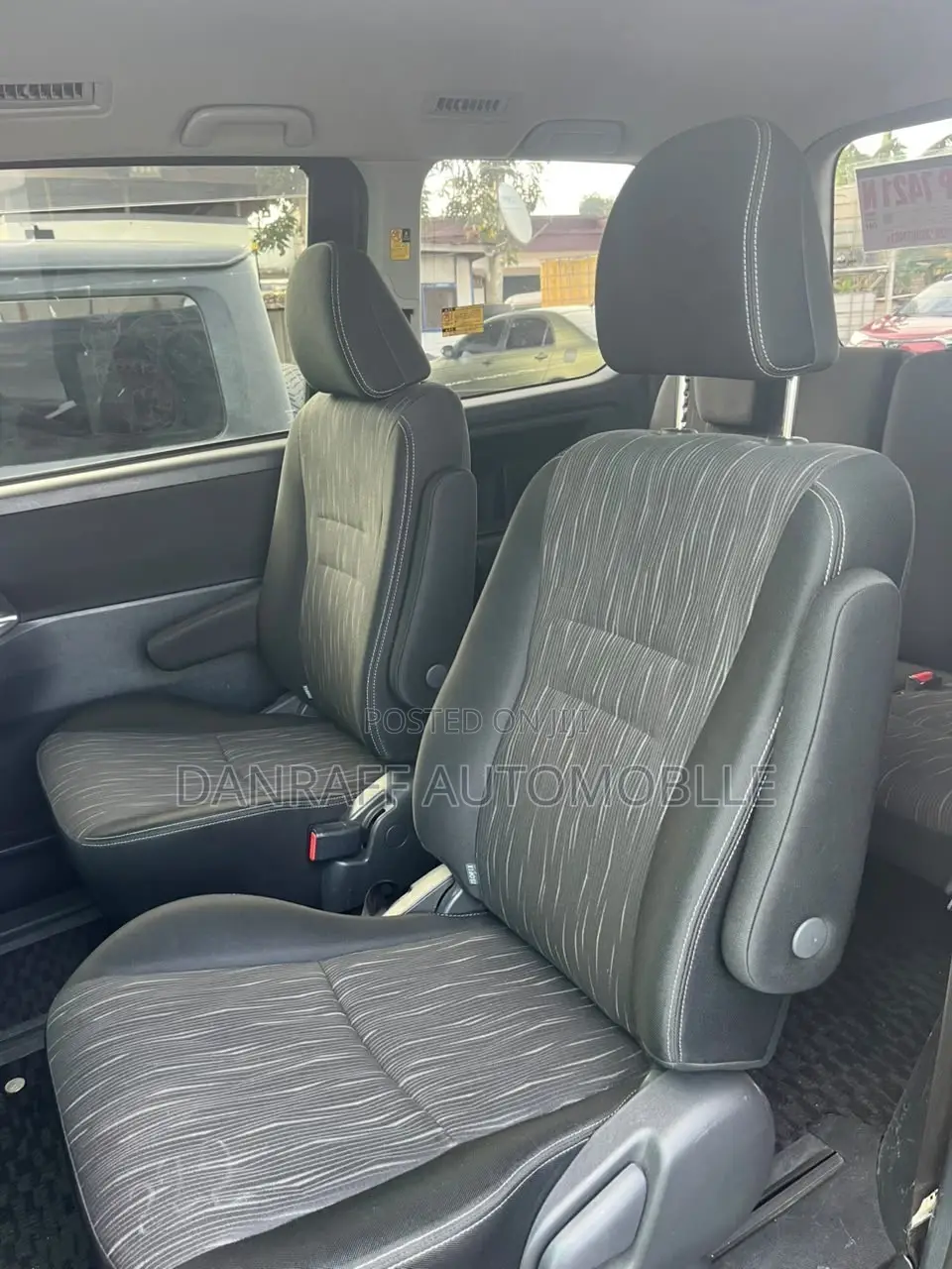 Toyota Voxy X L Edition 2WD 7-Seater 2012 Black
