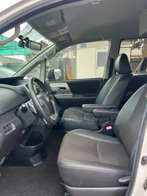 Toyota Voxy X L Edition 2WD 8-Seater 2013 White